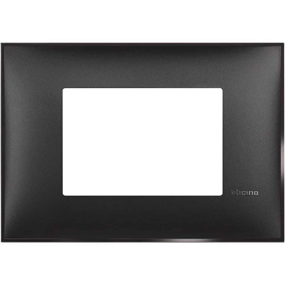 Placca BTicino 3 Moduli Colore Nero Satinato - Design Elegante e Facile Installazione
