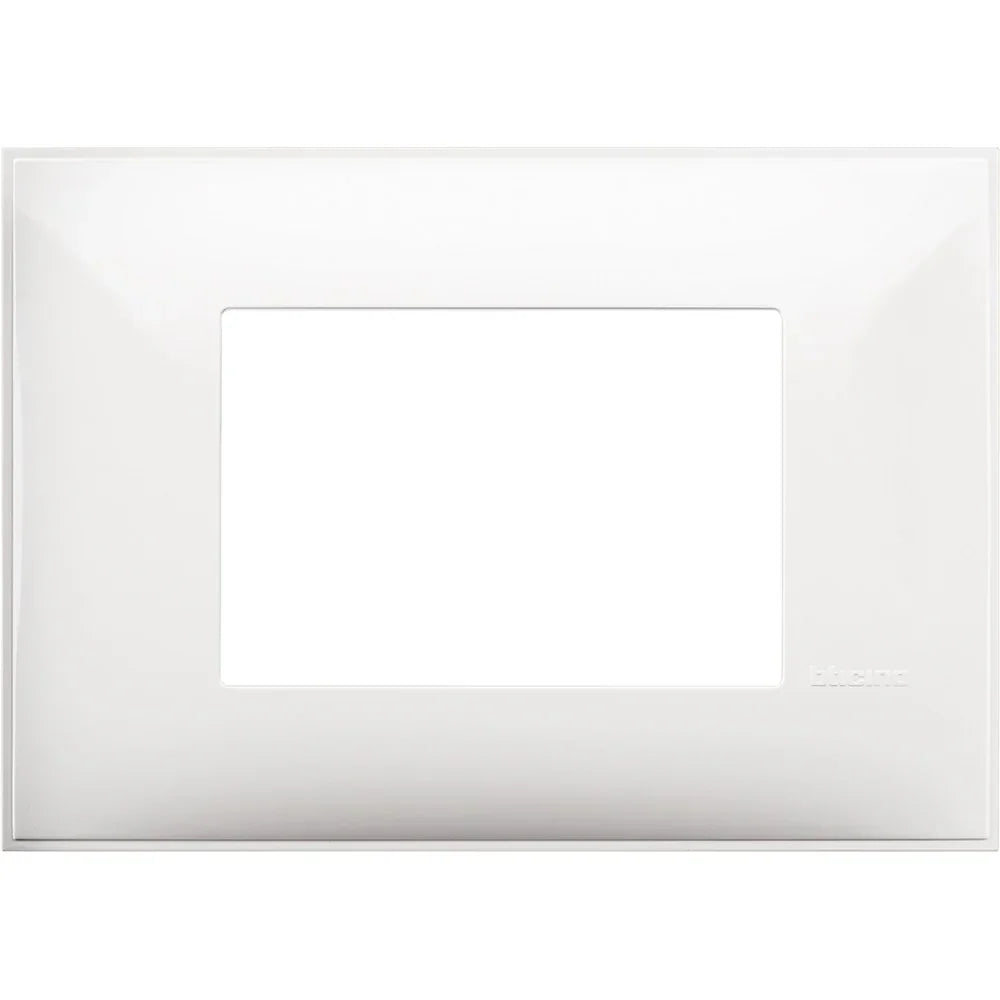 BTicino Placca 3 Moduli Bianco - Design Elegante e Facile Installazione, 86x122mm
