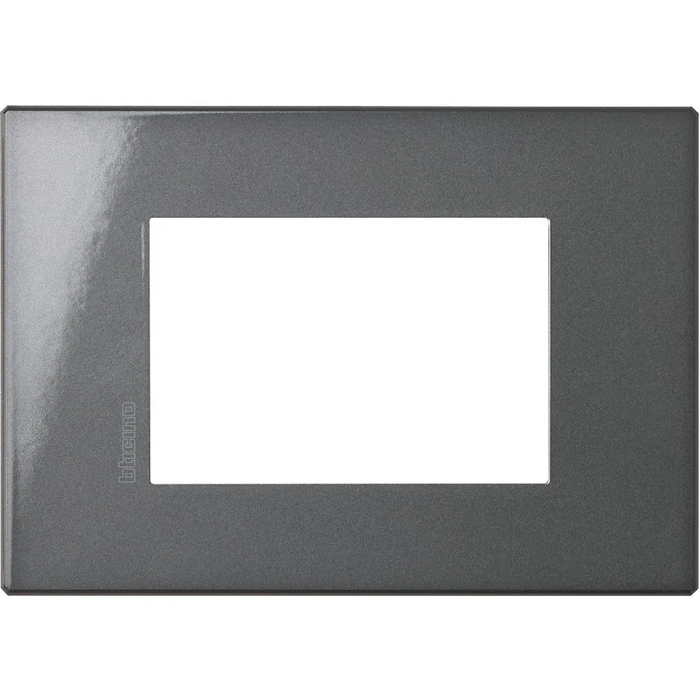 Bticino Axolute Air Placca 3 Moduli Antracite HW4803HS - Design Elegante, Alta Qualità, Facile Installazione