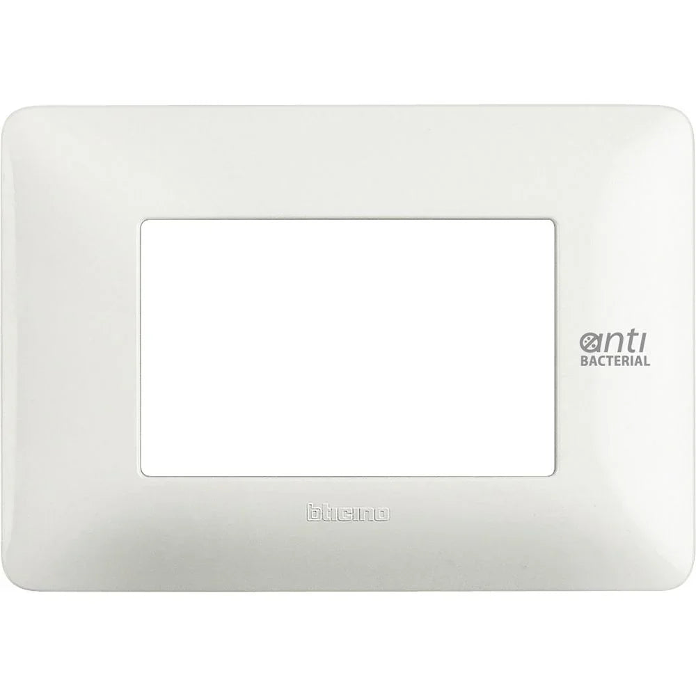 Placca Antibatterica 3 Moduli In Tecnopolimero BTicino AM4803BAB - Design Elegante, Installazione Facile