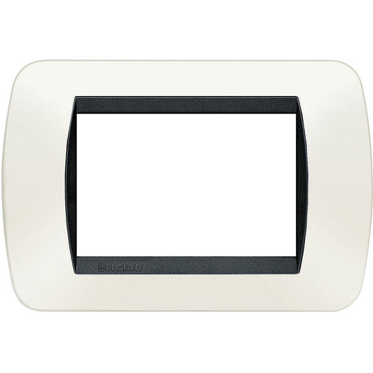 Living Int. Placca 3 posti bianca con cornice nera, BTicino, serie Livinglight, tecnopolimero, misura 80mm x 119mm.