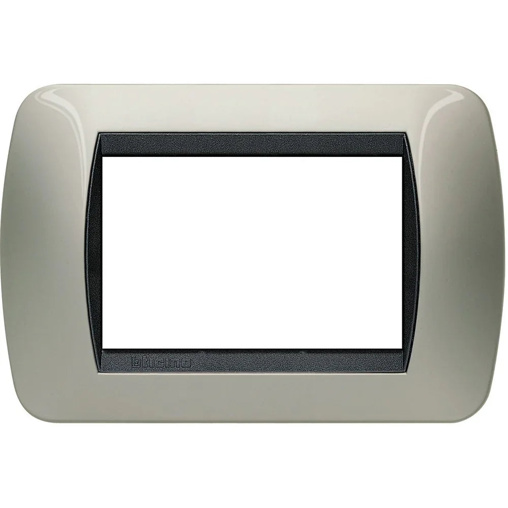 Placca 3 Posti BTicino Livinglight Titanio Chiaro - L4803TC, Design Elegante e Modularità