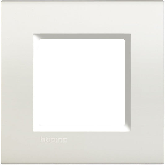 Living Light Placca quadra 2P Bianca - BTicino 2-moduli wall plate in technopolymer, 86x88mm dimensions.
