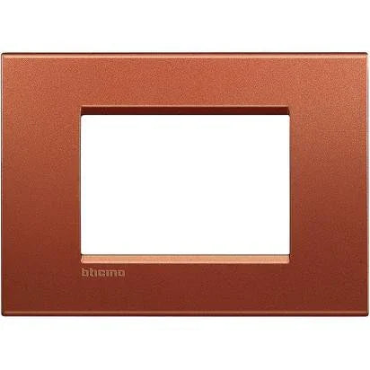 Placca 3P Brick Living Light BTicino LNA4803RK - Design Moderno, Modularità e Funzionalità