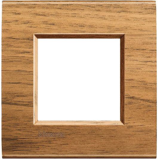 Placca Quadra 2P In Legno Massello Di Noce BTicino LNA4802LNC - Design Elegante e Funzionale