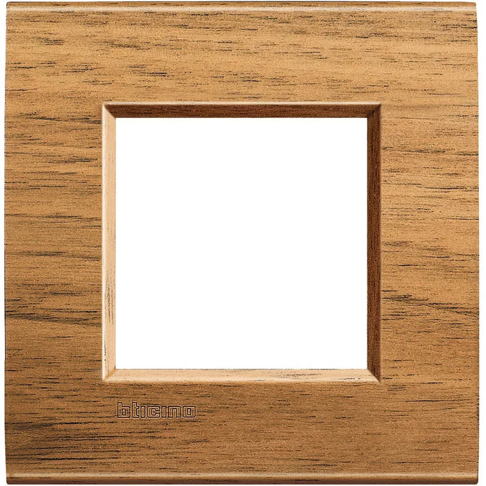 Placca Quadra 2P In Legno Massello Di Noce BTicino LNA4802LNC - Design Elegante e Funzionale