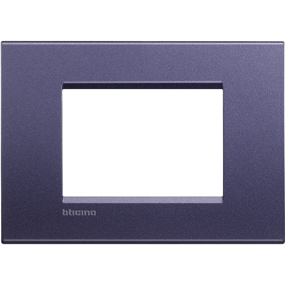 Bronzo lucido Livinglight Placca 3P Club LNA4803CB - quadra 3 moduli metallica BTicino, altezza 86mm, larghezza 120mm.