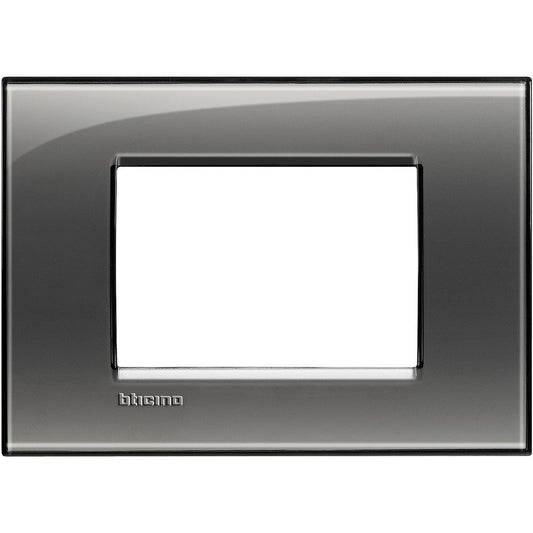 Living Light Placca 3P Fumo di Londra by BTicino, quadra modulare in tecnopolimero, 86mm x 120mm.