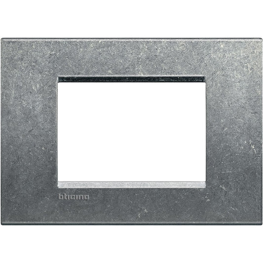 Living Light Placca quadra 3 moduli in metallo BTicino, altezza 86mm, larghezza 120mm, design elegante e moderno.