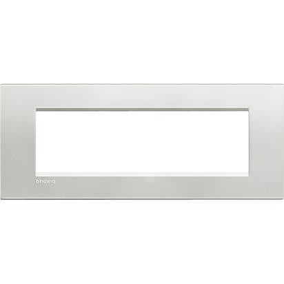Living Light - Placca Bianca 7 moduli BTicino, materiale tecnopolimero, dimensioni 86x208mm, design moderno.