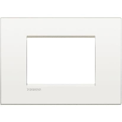 Living Light Placca 3P Bianco puro - BTicino metal module frame, 86mm x 120mm, stylish design.