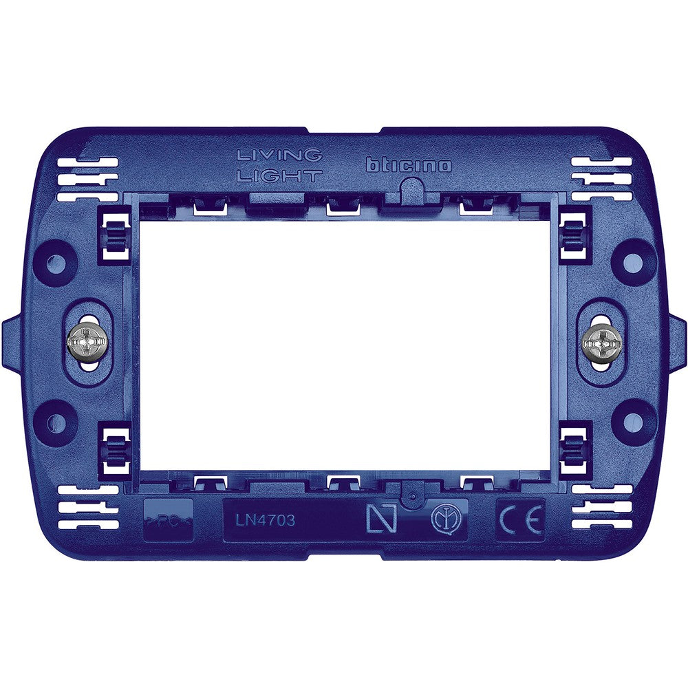 Bticino Livinglight supporto universale 3 moduli LN4703, compatibile con placche tonde e quadre, altezza 71mm, larghezza 106mm.