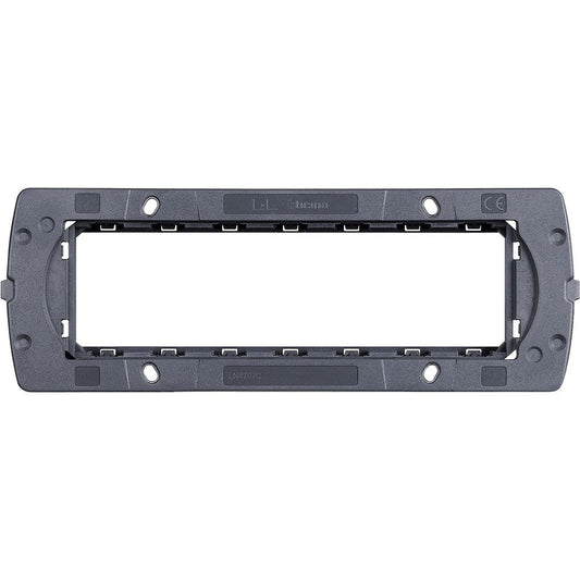 Bticino supporto 7 moduli per placche AIR LN4707C, misura 73mm x 203mm, per installazione semplice e sicura.