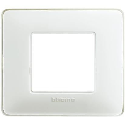 Placca Bticino Matix 2 moduli ghiaccio AM4802CBN, supporto 500SM2A, misura 84mm x 96.2mm, design elegante e moderno.