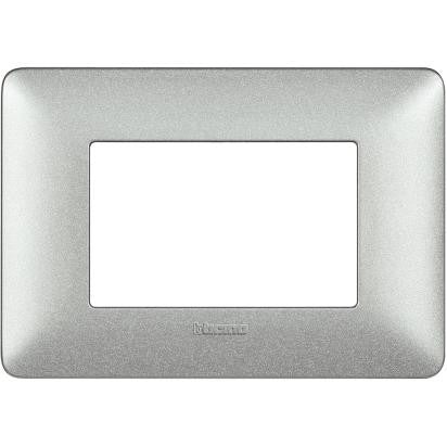 Placca BTicino Matix 3 moduli bianco calce AM4803TBC, design elegante, supporto per moduli 503SA, altezza 84mm, larghezza 120mm.