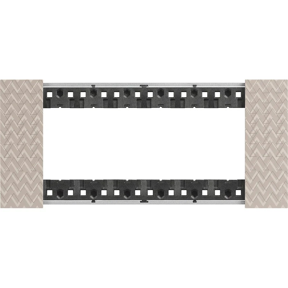 Placca BTicino Living Now 6 Moduli Optic KA4806MM - Plastica Effetto Pixel, Design Moderno e Funzionale