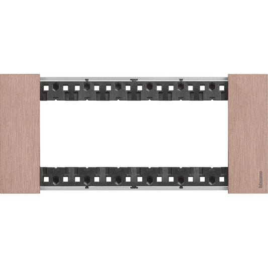 Placca Bticino Living Now 6 moduli in rame, altezza 86mm, larghezza 192.5mm, per serie Living Now.