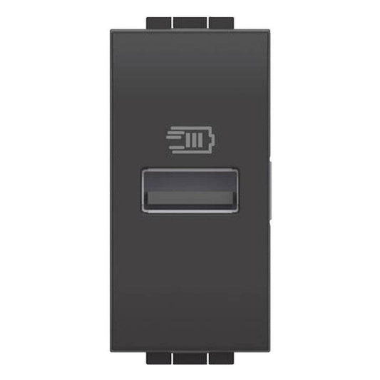 Caricatore USB BTicino LivingLight tipo A antracite con una porta di ricarica per dispositivi elettronici.