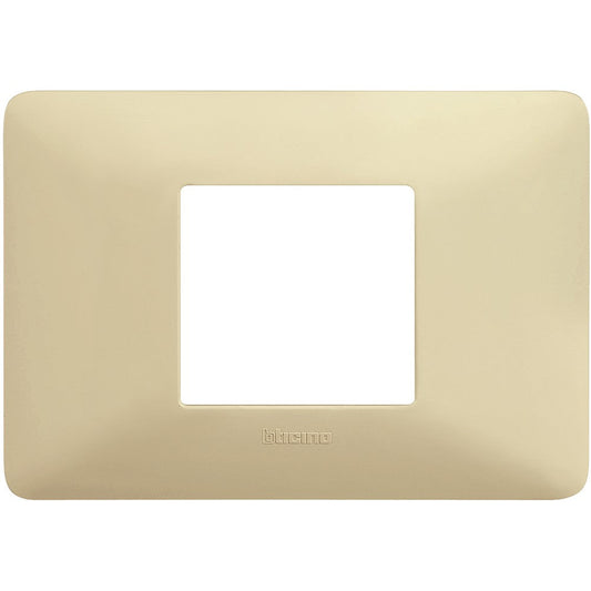 Placca BTicino Matix 2 moduli colore corda in tecnopolimero, dimensioni 84mm x 120mm.