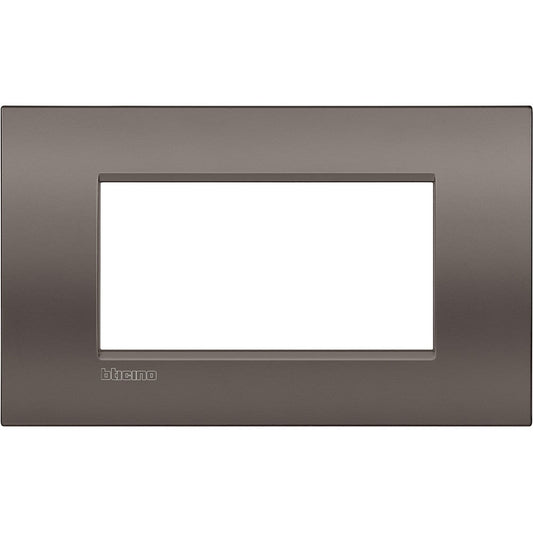 Living Light Placca 4P Argilla in metal, BTicino design, 86mm high, 142mm wide, suitable for 4 modules.