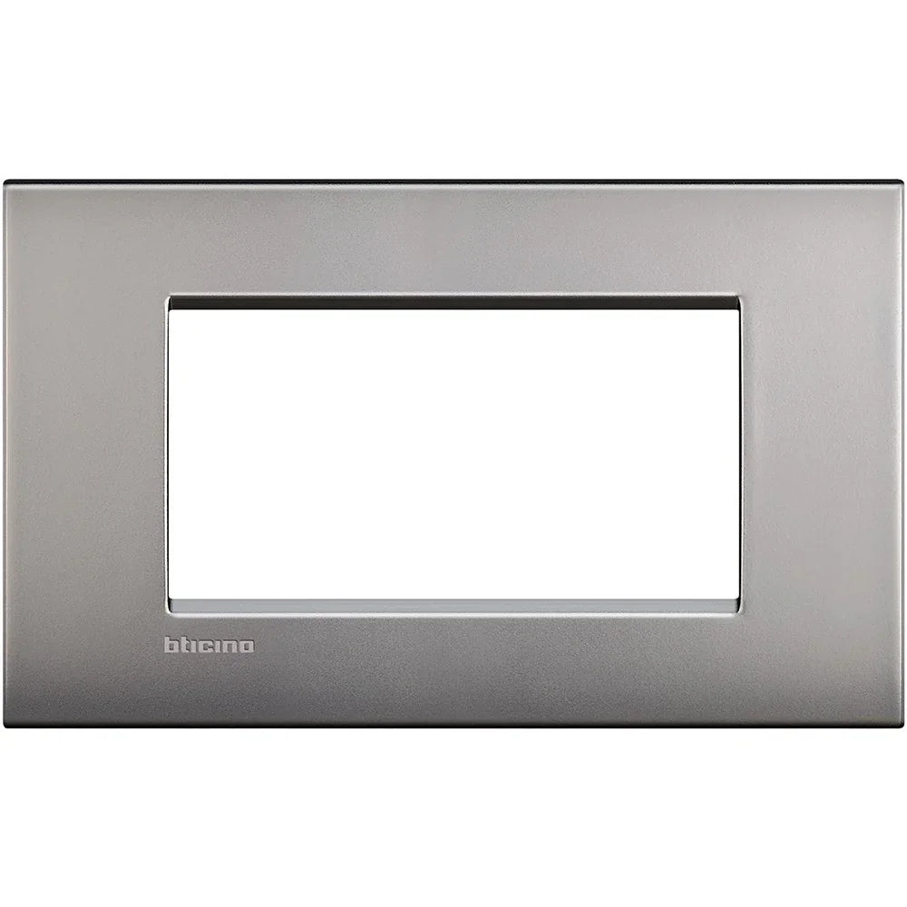 Placca 4P Nichel Satinato BTicino LNC4804NK - Eleganza e Funzionalità per Ogni Ambiente