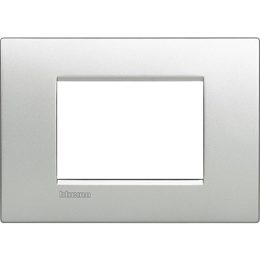 BTicino Living Light Placca AIR 3P Tech metal frame, 3 modules, dimensions 86mm x 120mm, sleek design.