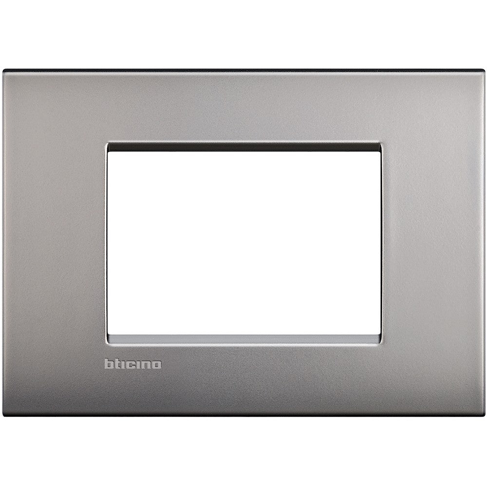 Living Light Placca 3P in nichel satinato by BTicino, 3-moduli design, metal construction, 86mm height, 120mm width.