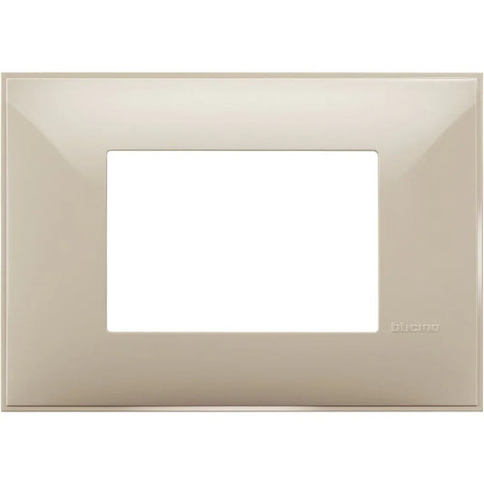 BTicino Placca 3 Moduli Colore Crema - Elegante e Funzionale - Codice SKU: BTICINO-PL-03-CREMA