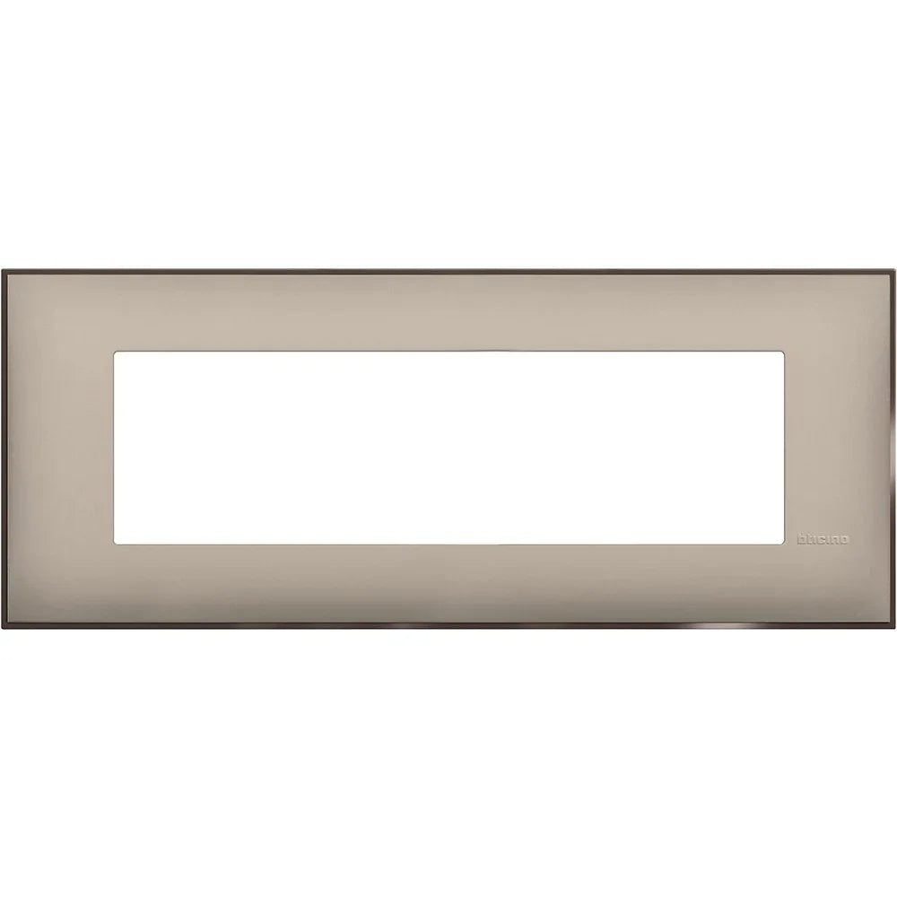 Placca Bticino 7 Moduli Crema Satinato - Design Elegante e Ergonomico - Alta Qualità SKU: [codice SKU]