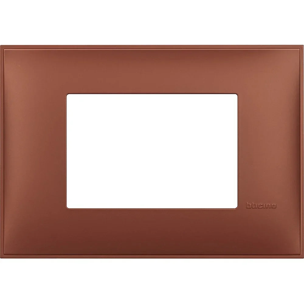 BTicino Placca 3 Moduli Colore Siena Soft - SKU 12345, Design Elegante e Funzionale