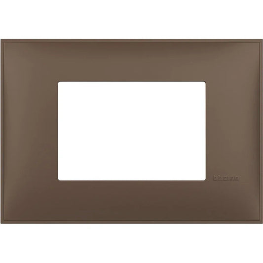 BTicino Placca 3 Moduli Colore Terra Soft - Design Elegante, Facile da Installare, Codice SKU [inserire codice SKU]