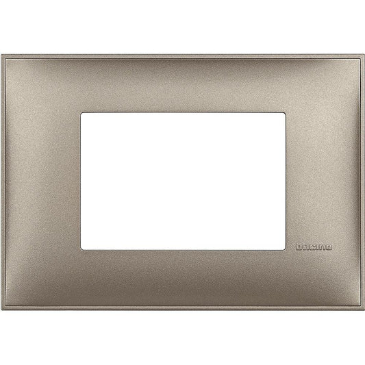 Placca BTicino 3 Moduli Titanium Metal | Codice SKU BT-3M-TM | Design Elegante e Moderno