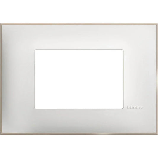Placca BTicino 3 Moduli Bianco Satinato - Elegante e Resistente - SKU: BT-PL-3B-SAT