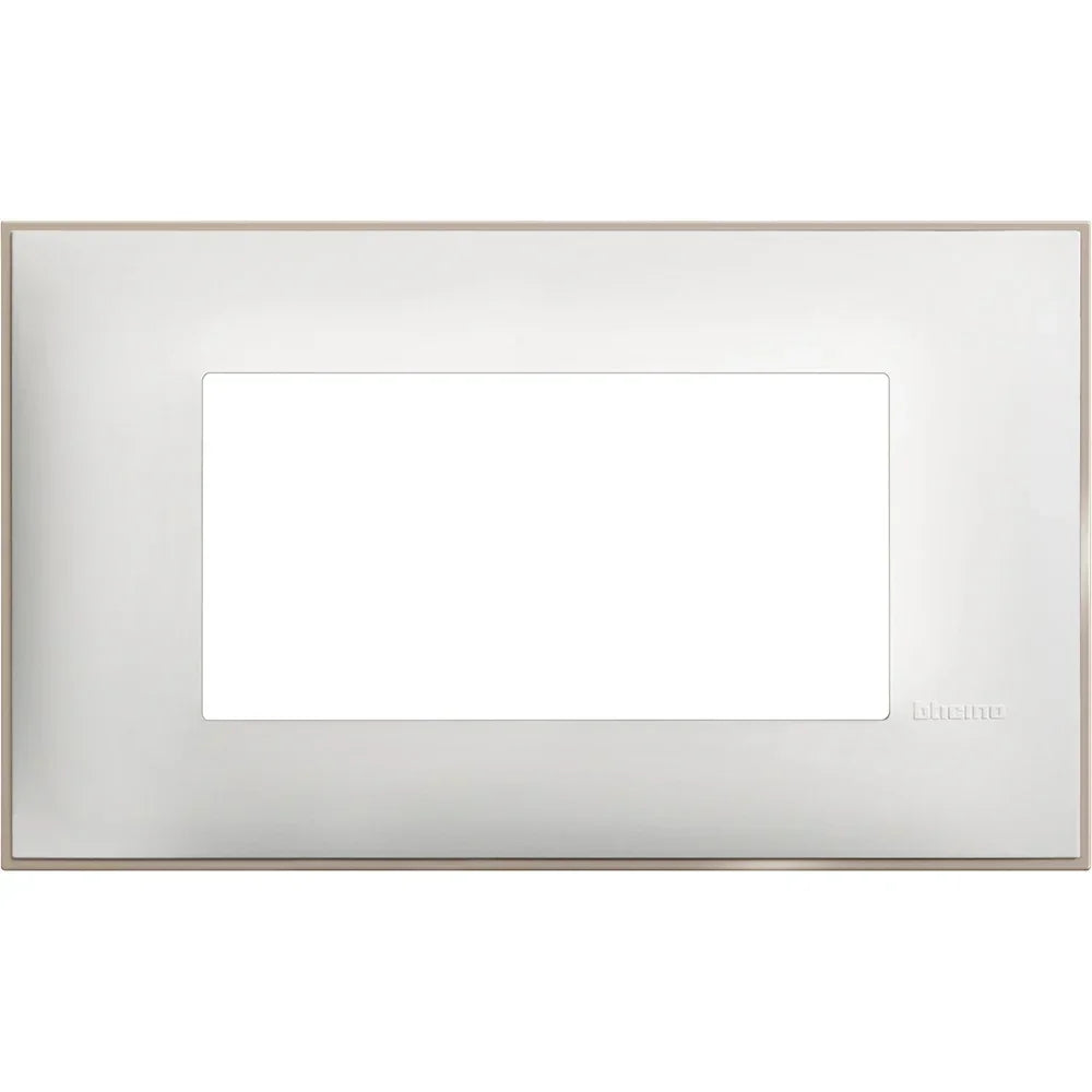 Placca BTicino 4 Moduli Colore Bianco Satinato - Codice SKU: SKU123456, Design Elegante e Funzionale