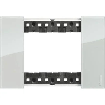 Placca Living Now 3 Moduli - SKY - BTicino KA4803DA, Plastica Bimaterica, Design Moderno