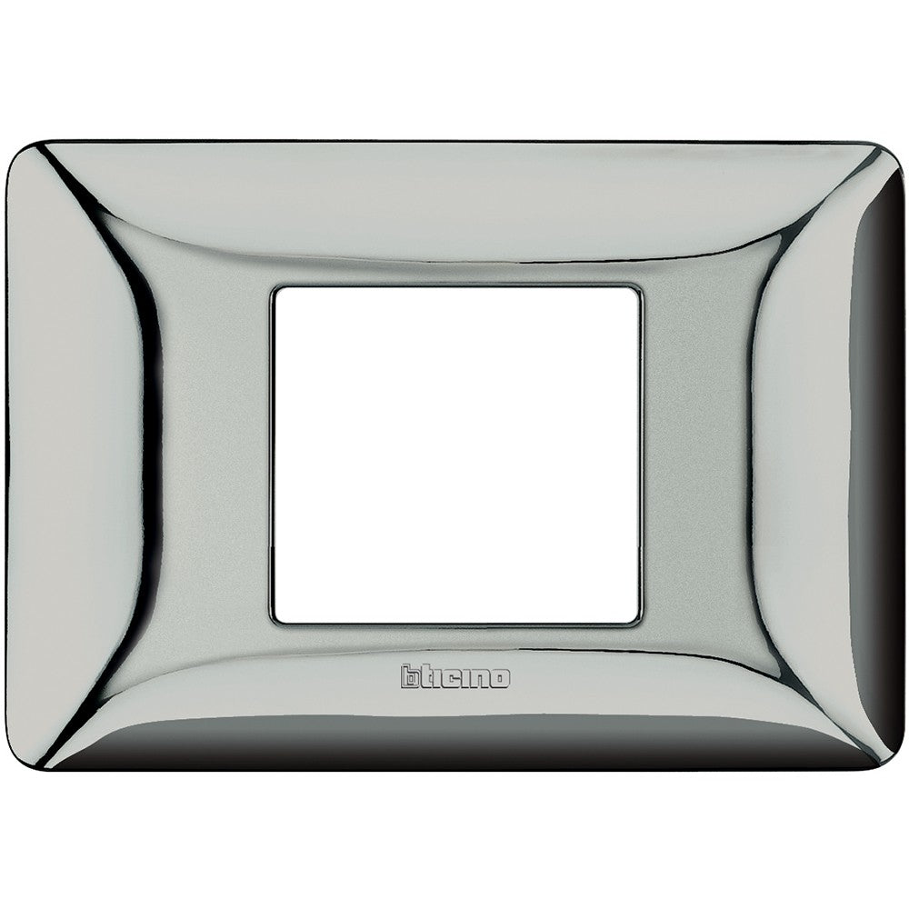 Placca Bticino Matix 2 moduli centrati in cromo lucido, materiale tecnopolimero, dimensioni 84mm x 120mm.