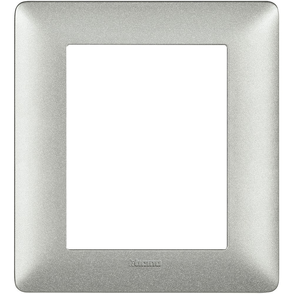 Placca BTicino Matix in bianco calce, 3+3 moduli, tecnopolimero, altezza 132mm, largh. 120mm, design elegante.