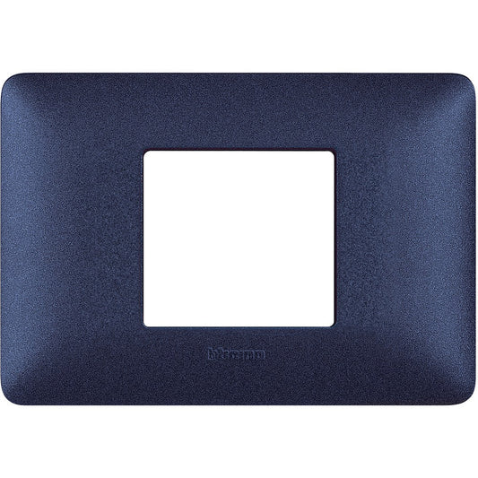 Placca BTicino Matix 2 moduli centrati blu mercurio in tecnopolimero, altezza 84mm, larghezza 120mm.