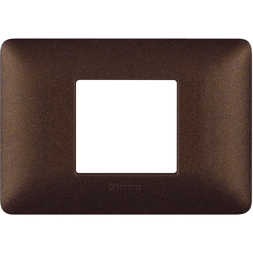 Placca Bticino Matix 2 moduli centrati marrone caffè AM4819TGG in tecnopolimero, dimensioni 84mm x 120mm.
