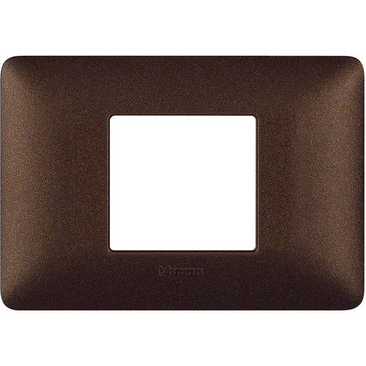 Placca Bticino Matix 2 moduli centrati marrone caffè AM4819TGG in tecnopolimero, dimensioni 84mm x 120mm.