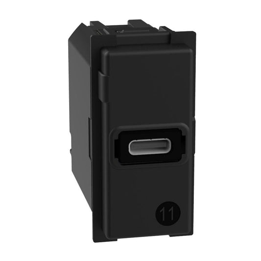 Caricatore USB Bticino Living Now tipo C da 20W con porta per ricarica rapida di dispositivi elettronici.