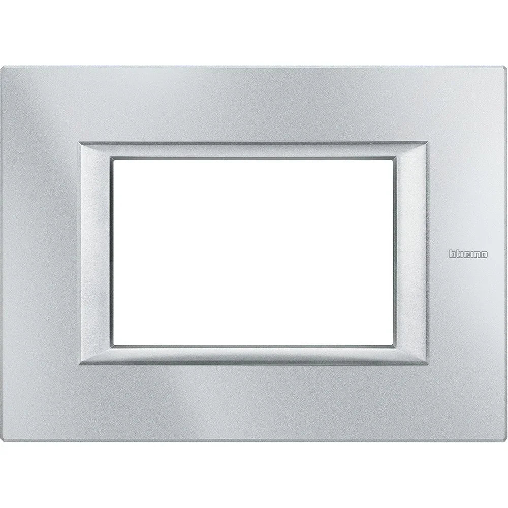 BTicino Axolute Placca 3 Moduli HA4803HC - Design Elegante, Installazione Semplice, Metallo Resistente