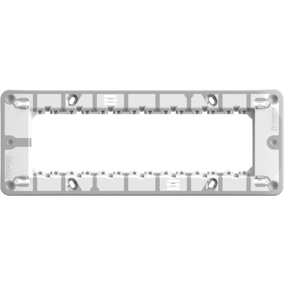 Supporto BTicino MatixGO per 7 moduli, fissaggio viti, design robusto e pratico.