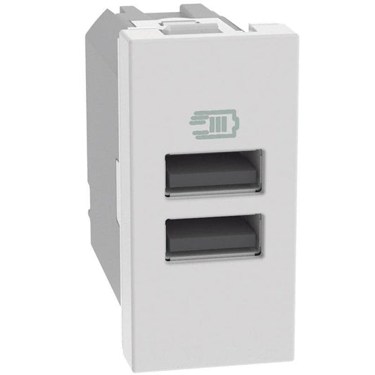 Caricatore USB Bticino MatixGO bianco con 2 porte tipo A, potenza 15W per ricarica dispositivi elettronici.