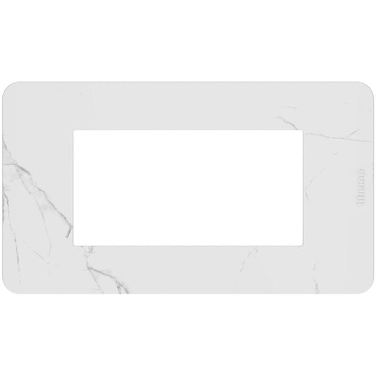 Placca Bticino MatixGO 4 moduli Carrara effetto marmo in tecnopolimero, design elegante e moderno.