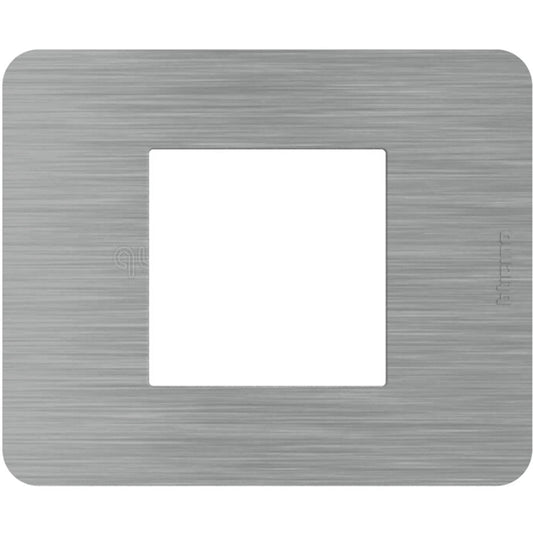 Placca Bticino MatixGO 2 moduli in acciaio, design moderno e duraturo, misura 84.2 x 102.2 mm.
