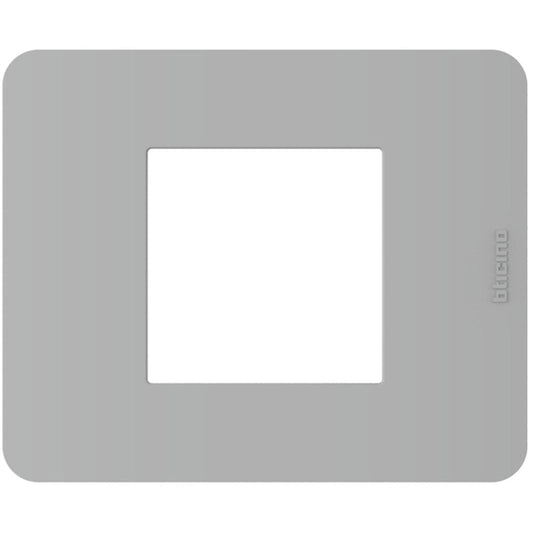 Placca Bticino MatixGO 2 moduli in grigio, materiale tecnopolimero, misura 84.2 x 102.2 mm.
