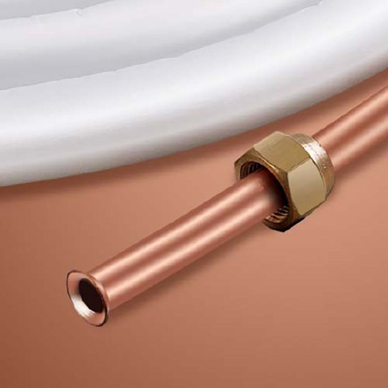 Tubo rame per installazione climatizzatore con raccordo, parte di un kit di tubi da 7 mt per condizionatori.