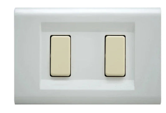 Placca 2 Moduli Tocco FEB Bianco - SKU FEB 2582WHSIB, Design Elegante in Tecnopolimero, Qualità Italiana