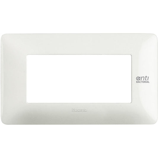 Placca in tecnopolimero antibatterico bianco con 4 moduli, design moderno e funzionale, ideale per ambienti eleganti.